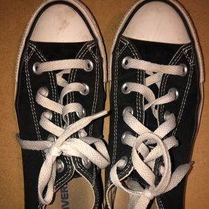Black low top converse